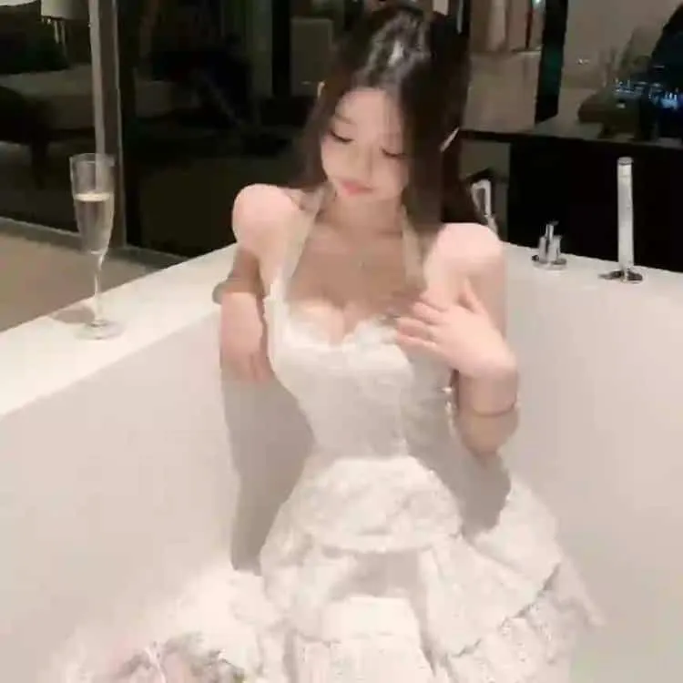 微观世界的奇遇《借东西的小人阿莉埃蒂》：地板下的拇指姑娘与患病人类男孩的短暂而唯美的友谊